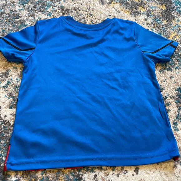 Marvel character 2 tops , and dinosaur top ( boys) - Picture 6 of 8